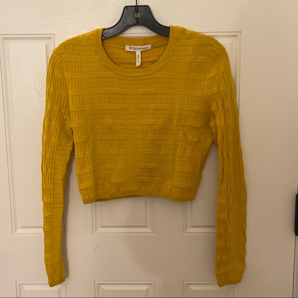 BCBGeneration yellow crew neck cropped top. Size Small